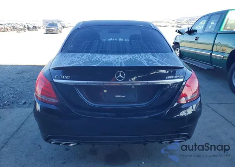 2015 Mercedes-Benz C 300 4Matic z USA, uszkodzony, nr VIN 55SWF4KB8FU042696